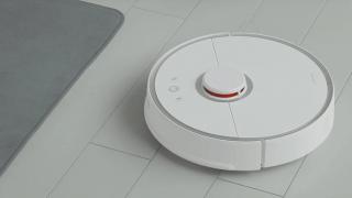 Aspiratorul robot Xiaomi Mijia Roborock S50 2 bifează un discount atractiv pe TomTop; Se livrează din depozitul european