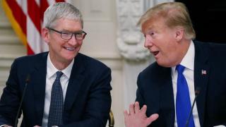 Cum l-a convins Tim Cook pe Donald Trump să amâne taxele extra de 10% pentru produsele realizate în China până la Crăciun
