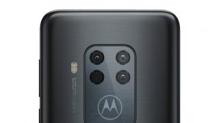 Motorola One Zoom are ecran AMOLED de 6.4 inch și 4 camere în spate cu zoom hibrid 5x; Aflăm dotări și prețul din Europa