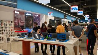 eMAG inaugurează cel mai mare Apple Shop, în cadrul showroom-ului din Băneasa