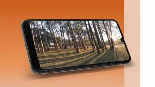 IFA 2019: Motorola Moto E6 Plus devine oficial - telefon de buget cu spate arătos, cameră duală