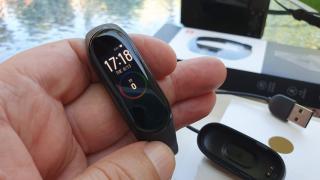 Brățara Xiaomi Mi Band 4 poate fi achiziționată pentru doar 150 lei de pe eBay!