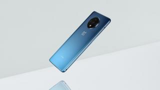 OnePlus face public designul lui OnePlus 7T pe o nouă nuanţă numită "Haze Blue"