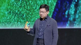 Huawei e gata să ofere aplicaţiile și serviciile Google pe Mate 30 Pro peste noapte dacă SUA se îmblânzeşte cu interdicţiile