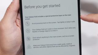 Avertizare pentru cumpărătorii de Samsung Galaxy Fold: "nu apăsați ecranul prea tare" + alte teste JerryRigEverything (Video)