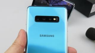 Samsung Galaxy S10 oferă acum captură "Night Mode" și pentru camera selfie, respectiv cea telephoto din spate
