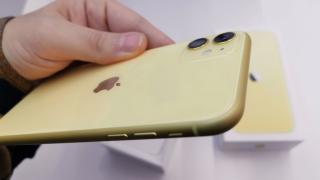 iPhone 11 Unboxing: poate cel mai arătos dintre cele 3 iPhone-uri din 2019, dar doar din spate... (Video)