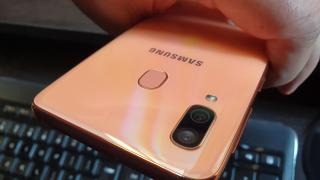 Samsung Galaxy A40: Camera de A50 un pic mai Lite, dar nu foarte mult