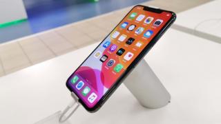 iPhone 11 Pro Max impresii: prea mare, prea greu, phablet-urile de acest gen sunt depăşite (Hands On Video)