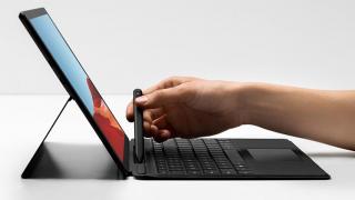 Microsoft Surface Pro X este o variantă ARM a tabletei Pro 7, cu preț mai mare, ecran de 13 inch și LTE