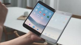 Cum se simt Microsoft Surface Neo şi Surface Duo în mână: impresii despre noile terminale cu două ecrane (Video)