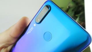 Huawei P30 Lite: Camera triplă livrează zoom surprinzător de bun, captură wide OK, dar culori arse uneori