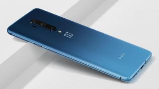 OnePlus 7T Pro devine oficial: are camera tripla verticală, procesor Snapdragon 855+, încărcare Warp Charge 30T