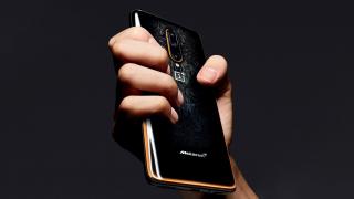 OnePlus 7T Pro McLaren Edition soseşte cu un spate hipnotizant, 12 GB RAM şi accente Galben Papaya 
