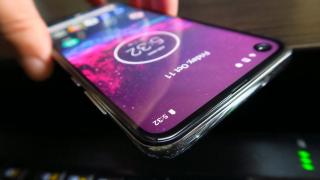Motorola One Action: Design familiar, alungit, bun de consum video şi jocuri