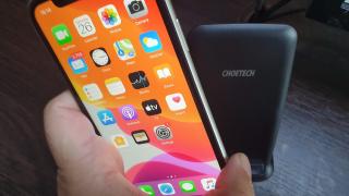 Prezentare CHOETECH T555S-Q: Încărcător wireless de 15W cu rol de stand și adaptor Quick Charge 3.0 în pachet