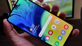 Samsung Galaxy A80: OS, UI, aplicaţii cu One UI în centru, în faţă şi peste tot