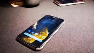 CAT S52 a debutat în România: telefon robust mai elegant, primul cu cititor de amprente de la CAT (Video Hands On)