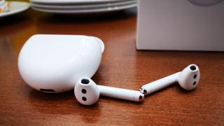 Huawei FreeBuds 3 hands-on review: rival pentru AirPods, cu anulare de zgomot şi cutiuţă de transport rotunjită (Video)