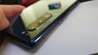 Sony Xperia 5: Design îngust, comod, premium