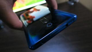 Xiaomi Mi 9T: Design fermecător, materiale premium şi cameră pop-up cu joc de lumini