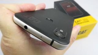 CAT S52 Unboxing: scoatem din cutie telefonul de băieţi finuţi între drujbişti (Video)