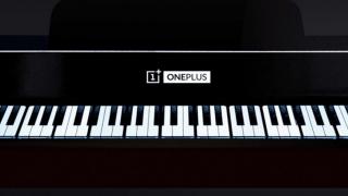 OnePlus invocă spiritul sărbătorilor cu un pian realizat din 17 telefoane; Iată viralul zilei (Video)