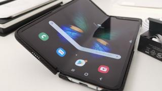 Samsung Galaxy Fold Review în Română; Telefonul pliabil care a renăscut după ce unii i-au pus deja cruce