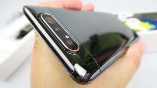 Samsung Galaxy A80: Cameră bună de live-uri, cu cele mai vii nuanţe de verde văzute de mine în fotografii