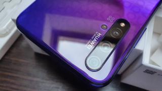 Huawei Nova 5T Unboxing şi primele impresii: telefon cu 4 camere, procesor de P30 Pro şi nuanţă mov inedită