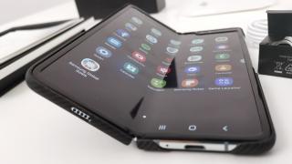 Samsung Galaxy Fold: Hardware de Galaxy S10+ american cu extra cameră, extra ecran