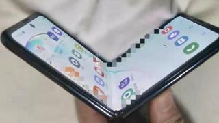 Samsung Galaxy Fold 2 ar putea renunţa la protecţia din plastic în favoarea uneia din sticlă ultrasubţire