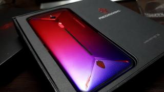 ZTE Nubia Red Magic 3S Unboxing: un telefon MARE de gaming cu ventilatoare, luminiţe şi foarte bun