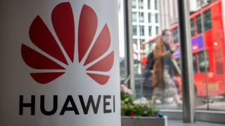 (P) Boris Johnson poate permite gigantului tehnologic chinez Huawei să furnizeze rețelele britanice 5G, susțin șefii serviciului de securitate din Marea Britanie