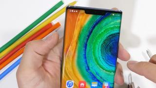 Huawei Mate 30 Pro se îndoaie uşor sau nu? JerryRigEverything l-a supus la un test dur de rezistență (Video)