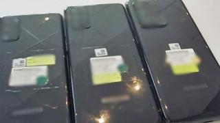 Toate cele 3 modele Galaxy S20 apar într-o fotografie hands on; Avem și listări GeekBench + video Unbox Therapy scos de pe web
