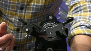 Moto RAZR 2019 a cedat după 27.000 de plieri la testul CNET (Video)