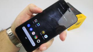 CAT S52: OS, UI, aplicaţii stock în proporţie de 90% + masculinitate 10% prin Tools
