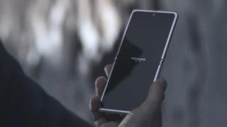 Samsung Galaxy Z Flip va avea o ediție limitată "Thom Browne"; Vedem un clip promo asociat