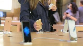 Apple este amendată cu 25 de milioane de euro în Franţa, pentru că a încetinit iPhone-uri, fără a spune clienților