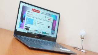 Allview AllBook Q Review: Laptop-ul de 13.3 inch pe care îl poți lua cu tine oriunde grație suportului 4G