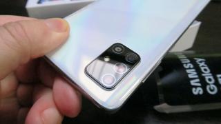 Samsung Galaxy A71 Unboxing: întoarcerea telefonului care a speriat bingerii