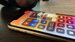 Apple iPhone 11: OS, UI, aplicaţii cu un iOS un pic mai util şi maleabil