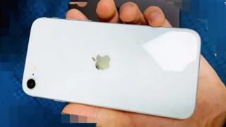 O presupusă fotografie hands-on cu iPhone 9 ajunge pe web și ne prezintă panoul din spate