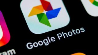 Google Photos se pregătește de un update la nivel vizual; Scapă de meniul lateral și mută butonul Search jos