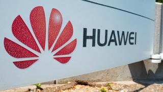 Administraţia Trump extinde licenţa comercială Huawei până pe 15 mai, dar totul ar putea pica la consultarea publică