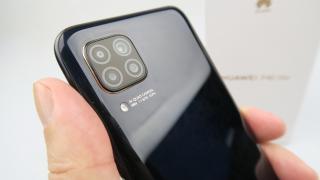 Huawei P40 Lite Unboxing: telefon quad camera cu cea mai rapidă încărcare din zona midrange (Video)