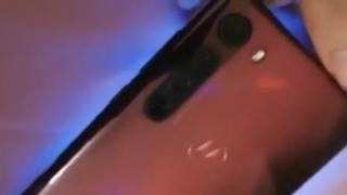 Motorola Edge scapă pe internet într-un prim și scurt video hands-on în care îi putem vedea partea frontală și spatele