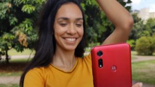 Motorola Moto E6s este probabil cel mai accesibil telefon al companiei din ultimul an; Vine cu cameră duală, design în trend