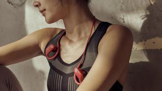 Apple anunţă căştile PowerBeats 4, care oferă 15 ore de autonomie; Costă doar 149 euro